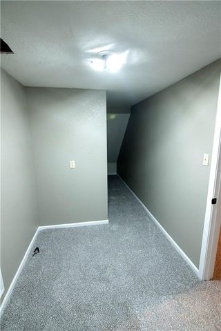 209 Williamsburg Drive, Blue Springs, MO 64014