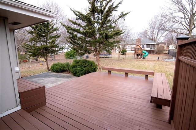 209 Williamsburg Drive, Blue Springs, MO 64014