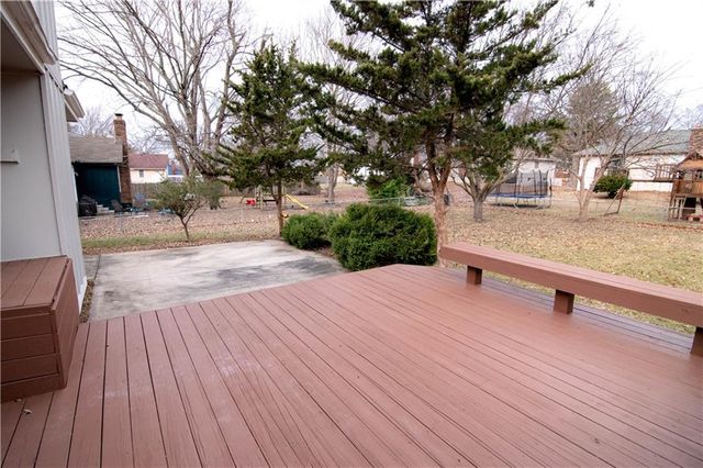 209 Williamsburg Drive, Blue Springs, MO 64014