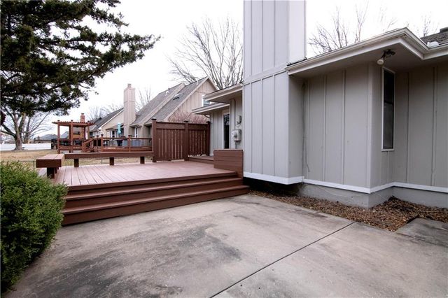 209 Williamsburg Drive, Blue Springs, MO 64014