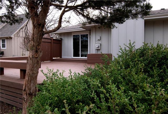 209 Williamsburg Drive, Blue Springs, MO 64014