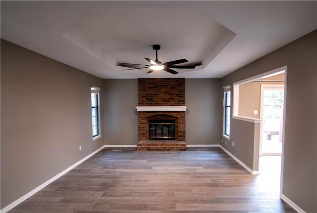 209 Williamsburg Drive, Blue Springs, MO 64014