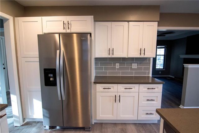 209 Williamsburg Drive, Blue Springs, MO 64014