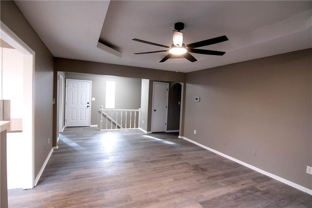 209 Williamsburg Drive, Blue Springs, MO 64014