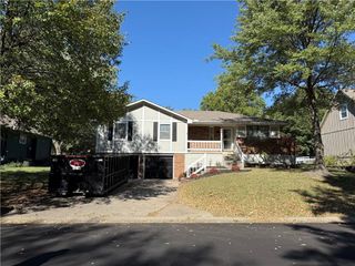 209 Williamsburg Drive, Blue Springs, MO 64014