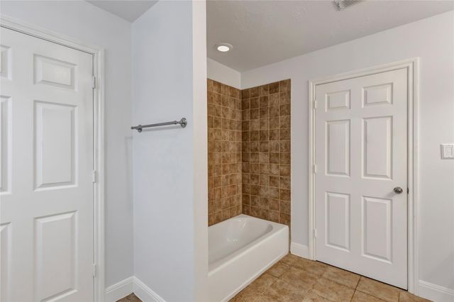 14115 Norhill Pointe Drive, Houston, TX 77044