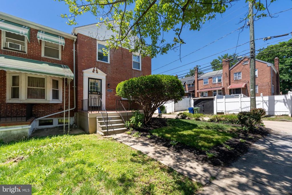 Image 2 of property listing at 3255 YOSEMITE AVE, Baltimore, MD 21215