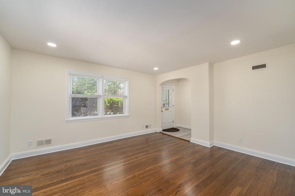 Image 4 of property listing at 3255 YOSEMITE AVE, Baltimore, MD 21215