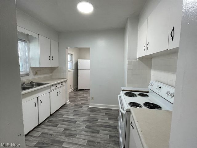 958 E Wilbeth Road Lower, Akron, OH 44306