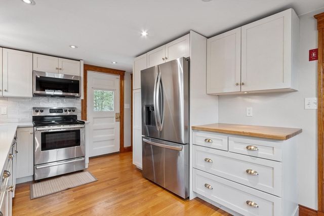 2 Lakeview Ave, Reading, MA 01867