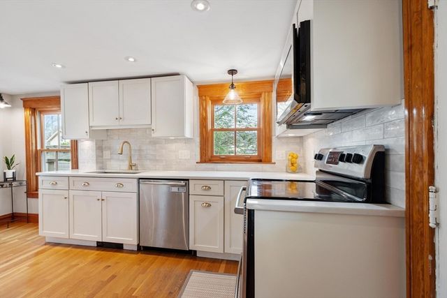 2 Lakeview Ave, Reading, MA 01867