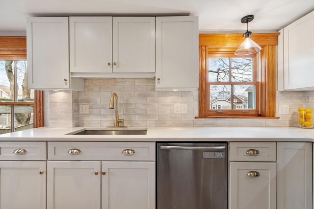 2 Lakeview Ave, Reading, MA 01867