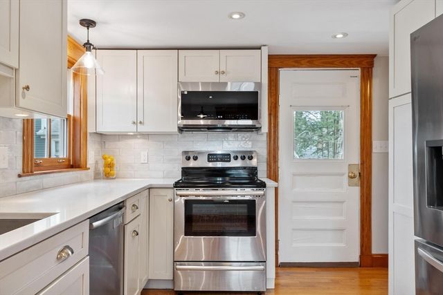 2 Lakeview Ave, Reading, MA 01867