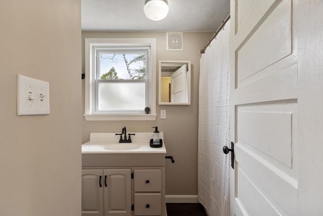 2 Lakeview Ave, Reading, MA 01867