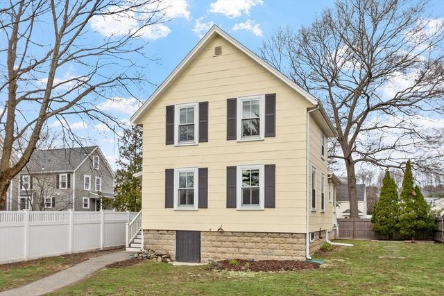 2 Lakeview Ave, Reading, MA 01867