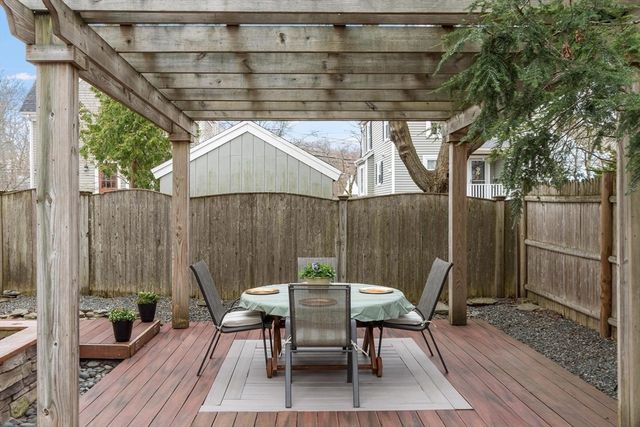 2 Lakeview Ave, Reading, MA 01867