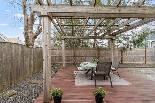 2 Lakeview Ave, Reading, MA 01867