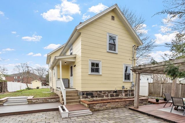 2 Lakeview Ave, Reading, MA 01867