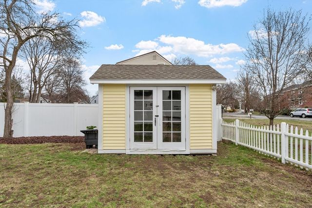 2 Lakeview Ave, Reading, MA 01867