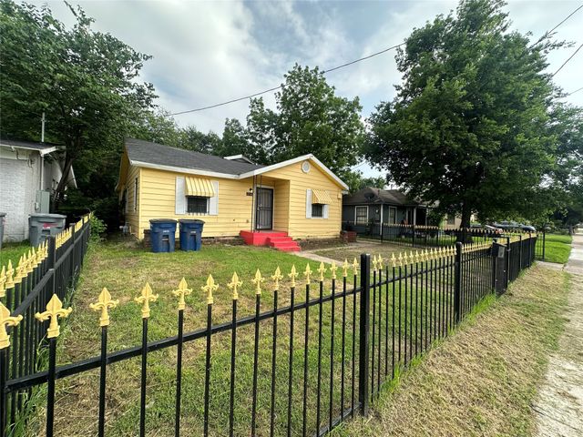 2238 Elsie Faye Heggins Street, Dallas, TX 75215