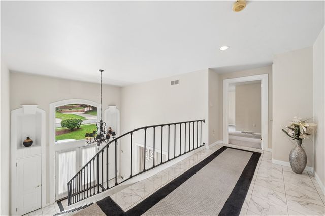 180 Springmeadow Dr, Upper St Clair, PA 15241