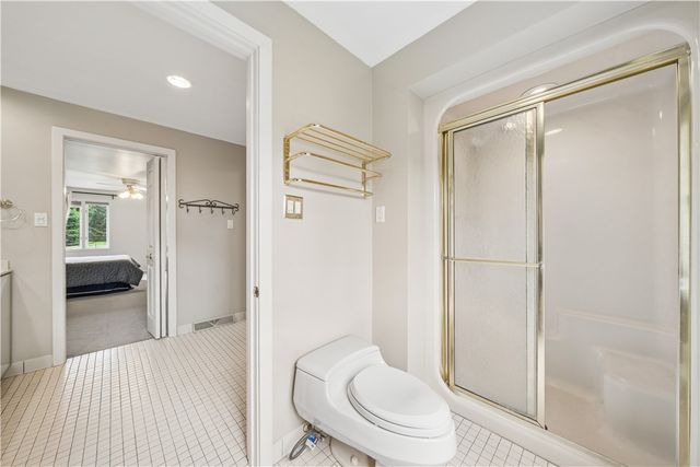 180 Springmeadow Dr, Upper St Clair, PA 15241