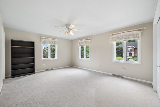 180 Springmeadow Dr, Upper St Clair, PA 15241