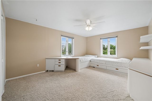 180 Springmeadow Dr, Upper St Clair, PA 15241