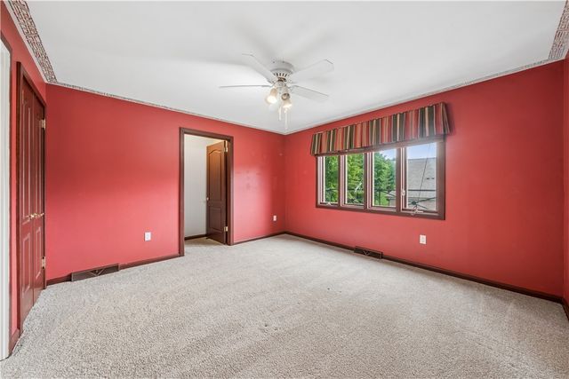 180 Springmeadow Dr, Upper St Clair, PA 15241