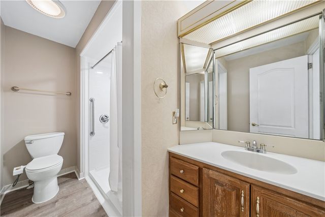 180 Springmeadow Dr, Upper St Clair, PA 15241