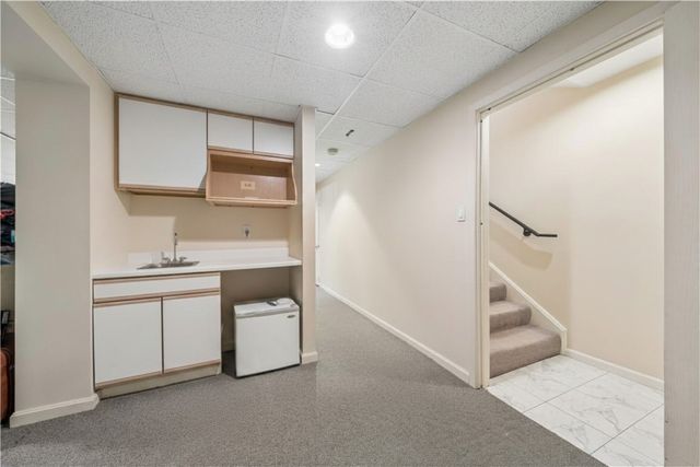 180 Springmeadow Dr, Upper St Clair, PA 15241