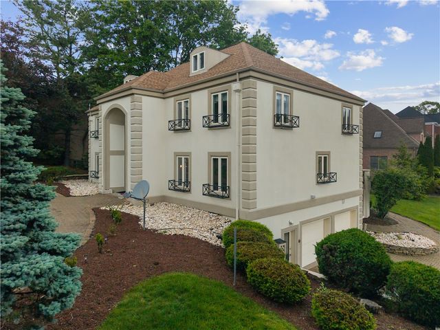 180 Springmeadow Dr, Upper St Clair, PA 15241