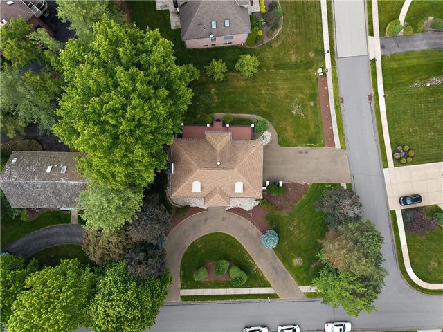 180 Springmeadow Dr, Upper St Clair, PA 15241