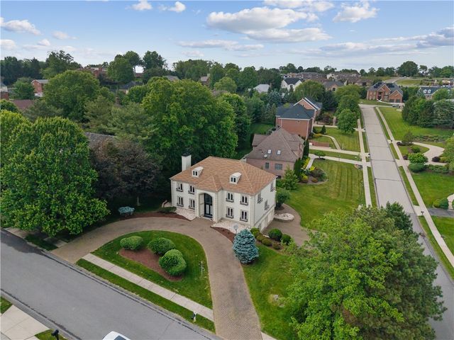180 Springmeadow Dr, Upper St Clair, PA 15241