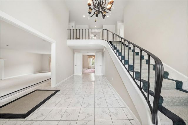 180 Springmeadow Dr, Upper St Clair, PA 15241