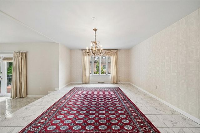 180 Springmeadow Dr, Upper St Clair, PA 15241