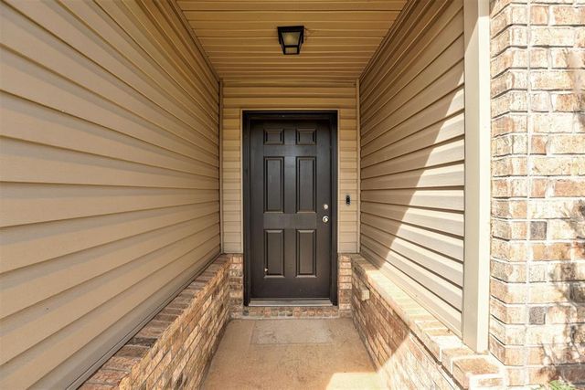 10207 Sussex Place, Oklahoma City, OK 73120