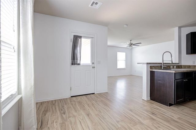 10207 Sussex Place, Oklahoma City, OK 73120