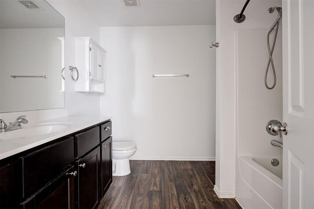 10207 Sussex Place, Oklahoma City, OK 73120