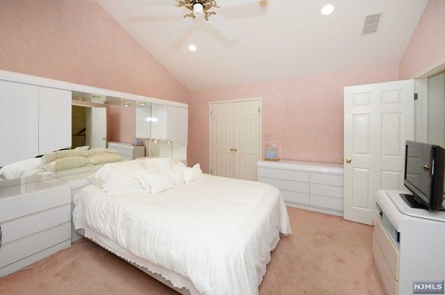 30 Gannet Court, Wayne, NJ 07470
