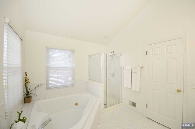 30 Gannet Court, Wayne, NJ 07470
