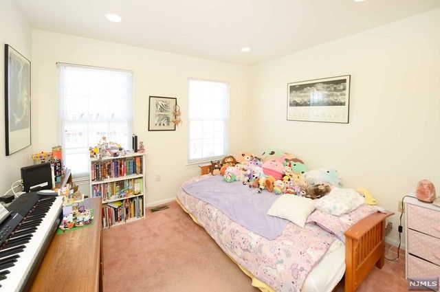 30 Gannet Court, Wayne, NJ 07470