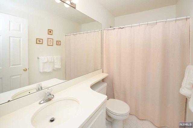 30 Gannet Court, Wayne, NJ 07470