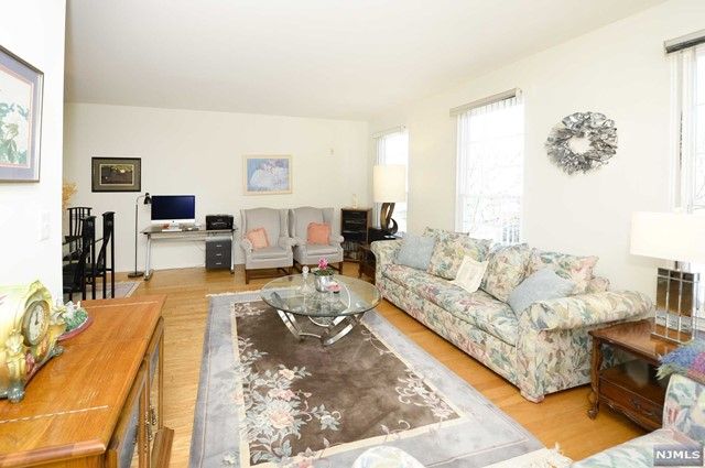 30 Gannet Court, Wayne, NJ 07470