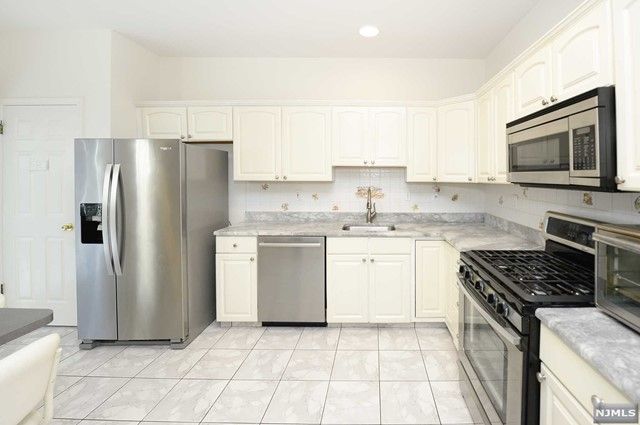 30 Gannet Court, Wayne, NJ 07470