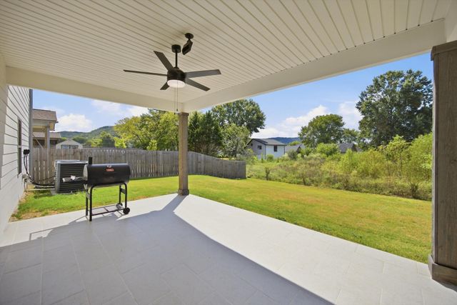 2110 Firelight Way, Ooltewah, TN 37363