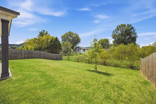 2110 Firelight Way, Ooltewah, TN 37363