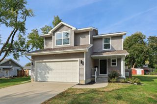 7117 Maryland Drive, Urbandale, IA 50322