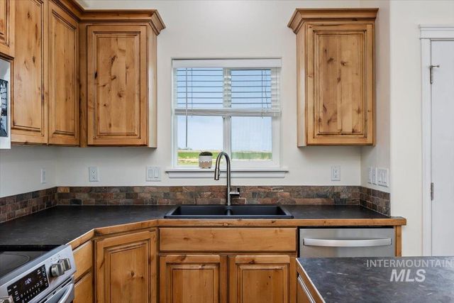 3813 N 2456 E, Filer, ID 83328