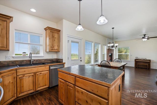 3813 N 2456 E, Filer, ID 83328